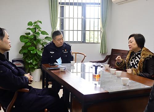 加强党建共建，亲昵警企关系